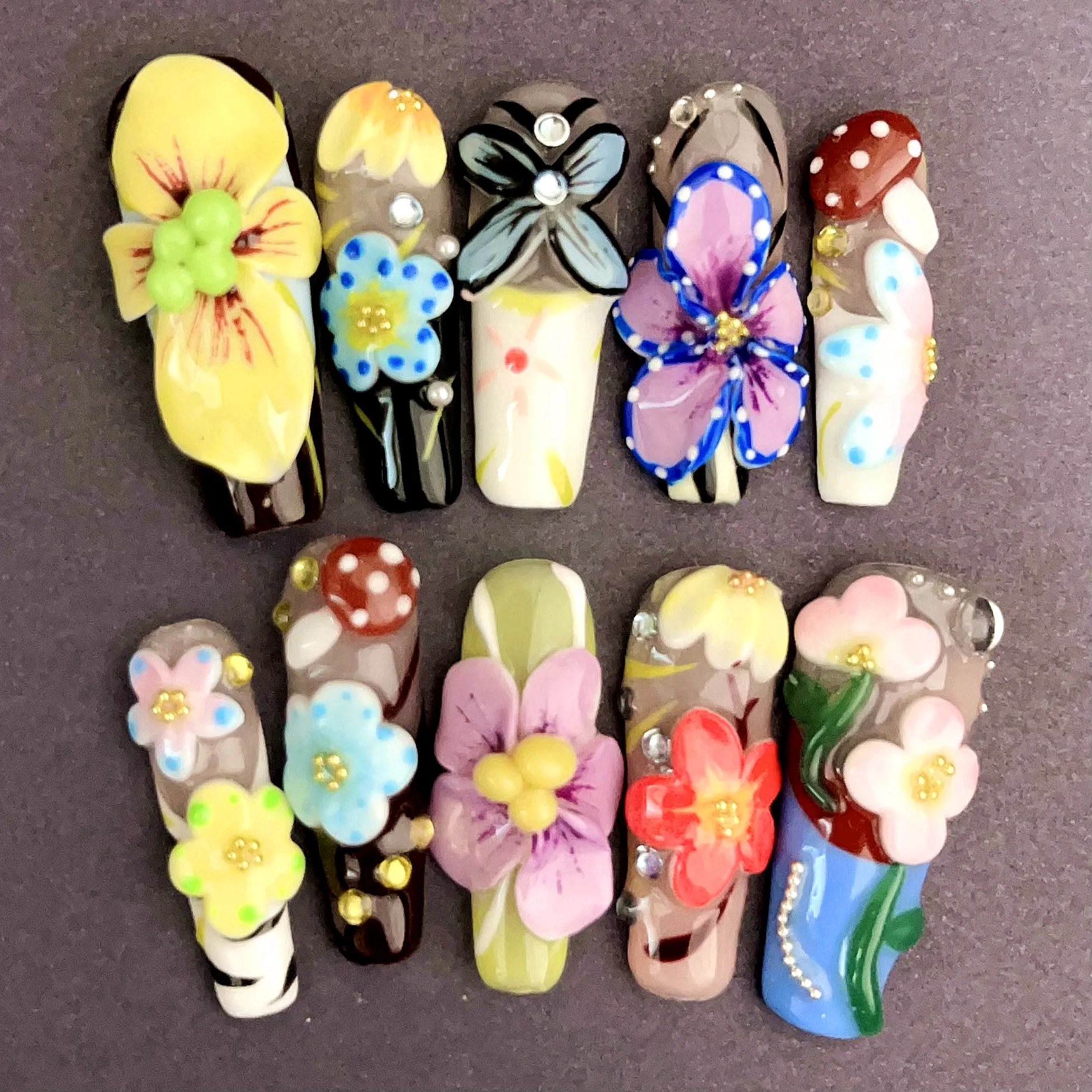 : Индивидуальный пресс на ногтях