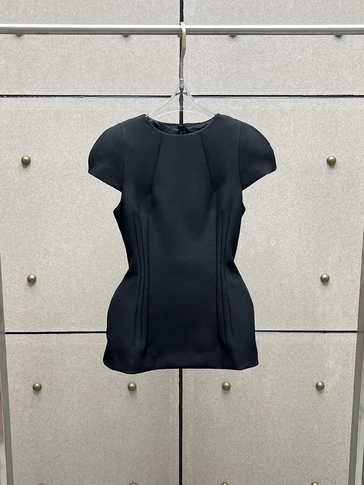 High-quality hourglass-shaped three-dimensional top, 2026 autumn new style black fashionable padded shoulder women's top