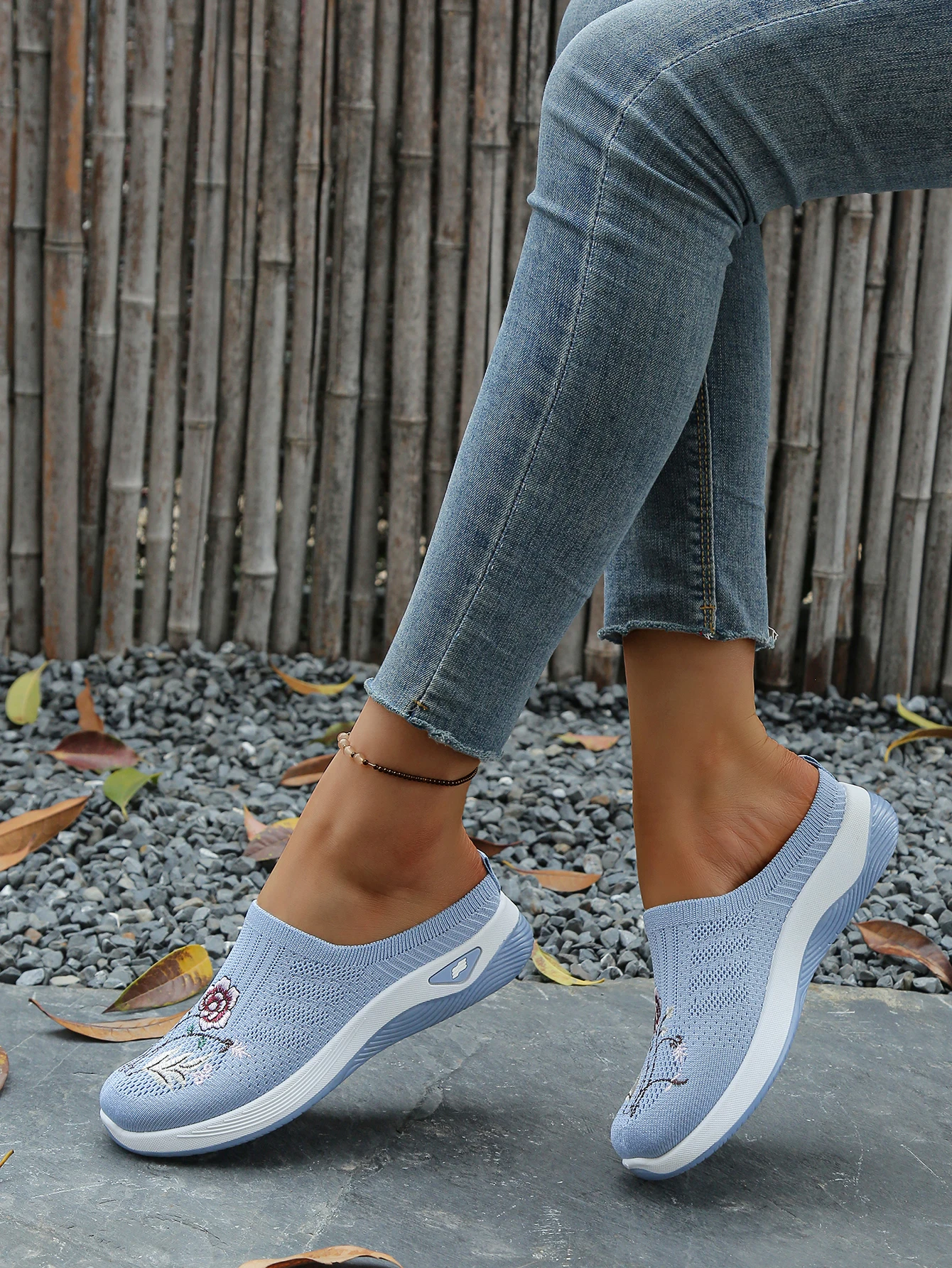 Große Größen Damen Rückenfreie Plateau-Sneaker mit Blumenstickerei, Mesh-Slipper, rutschfeste, bequeme Freizeit-Slipper für Senioren zum Gehen – Detail 7