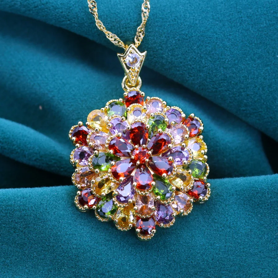 Elegante Halskette mit Anhänger aus synthetischem Zirkonia – 18 Karat vergoldet – perfekt für Hochzeiten, Valentinstag und Weihnachten – Detail 4