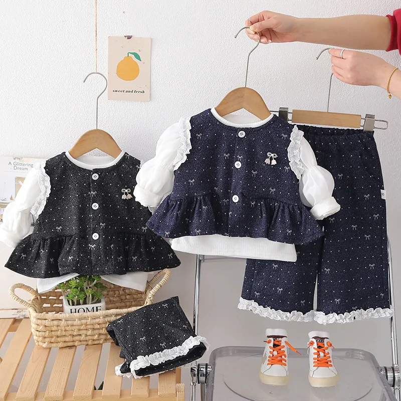 

Комплекты одежды для девочек Весна-Осень 2026: Детский жилет, футболка и брюки (2 предмета). Милый костюм для малышей, спортивный костюм, детская одежда для детей 2-3 лет.