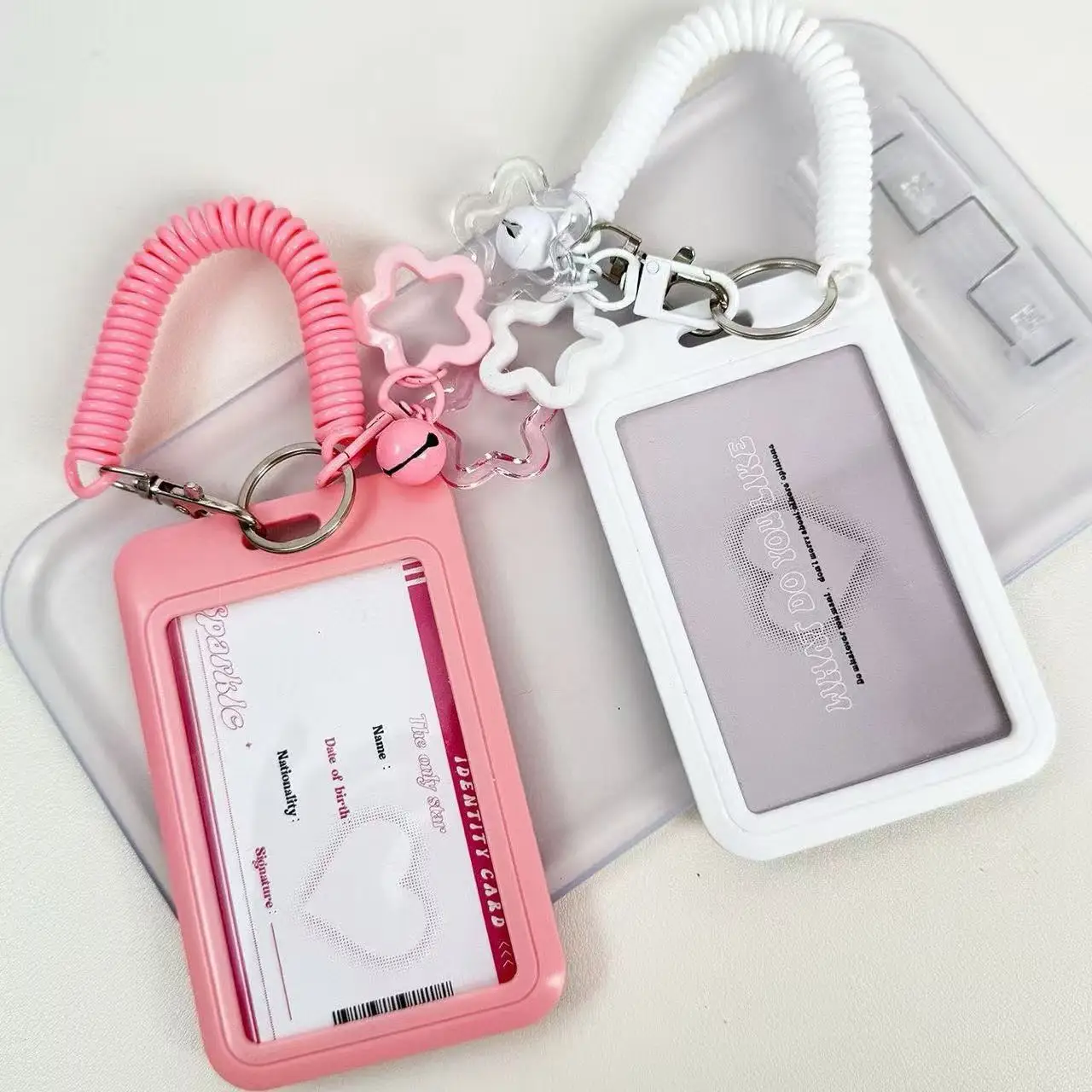 حامل بطاقات الهوية البلاستيكية القابلة للسحب على شكل نجمة ملونة مع سلسلة مفاتيح. لطيف وعملي، مناسب لبطاقات الحافلات، معرف الحرم الجامعي، #3