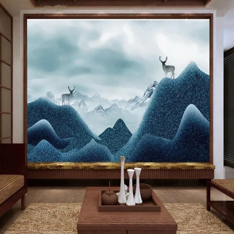 中国風の青墨による山水画。山と雲の詩的な雰囲気、濃い霧、そして絵の中の鹿の鮮明なシルエット。
