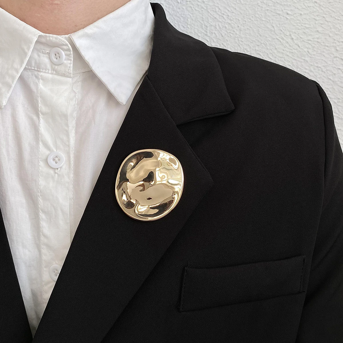Minimalistyczna geometryczna broszka dla kobiet mężczyzn Retro metalowa tekstura okrągłe broszki kołnierz przypinki do klapy szalik klamra boże narodzenie