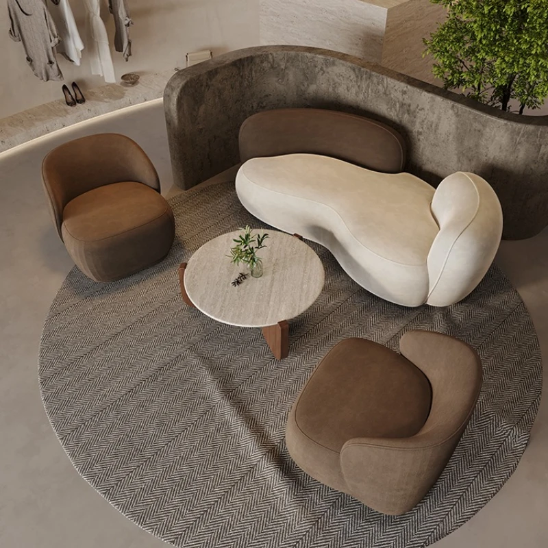 

Изогнутый диван нестандартной формы, магазин женской одежды, офис салона красоты, зона отдыха в лобби отеля, зона ресепшн и переговоров