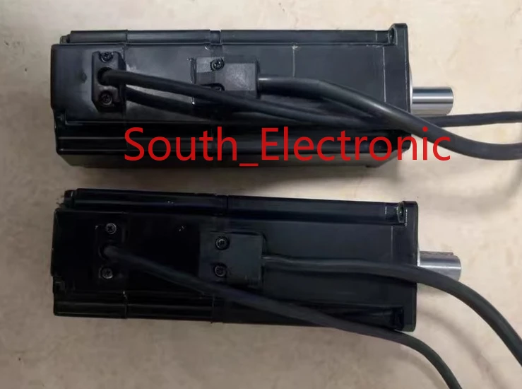 R88M-W40030H-BS1  servo motor ,  In good working condition, free shipping  a