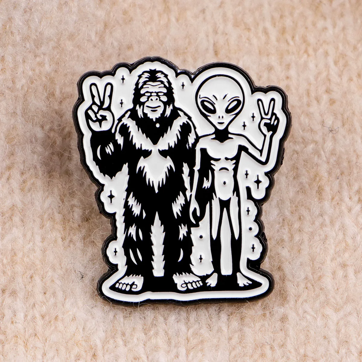 Alien Peace Enamel Pin Cartoon Monster Brooch Pines Lapel Pins Badge on Backpack Clothing Accessories Funny Jewelry Friends Gift