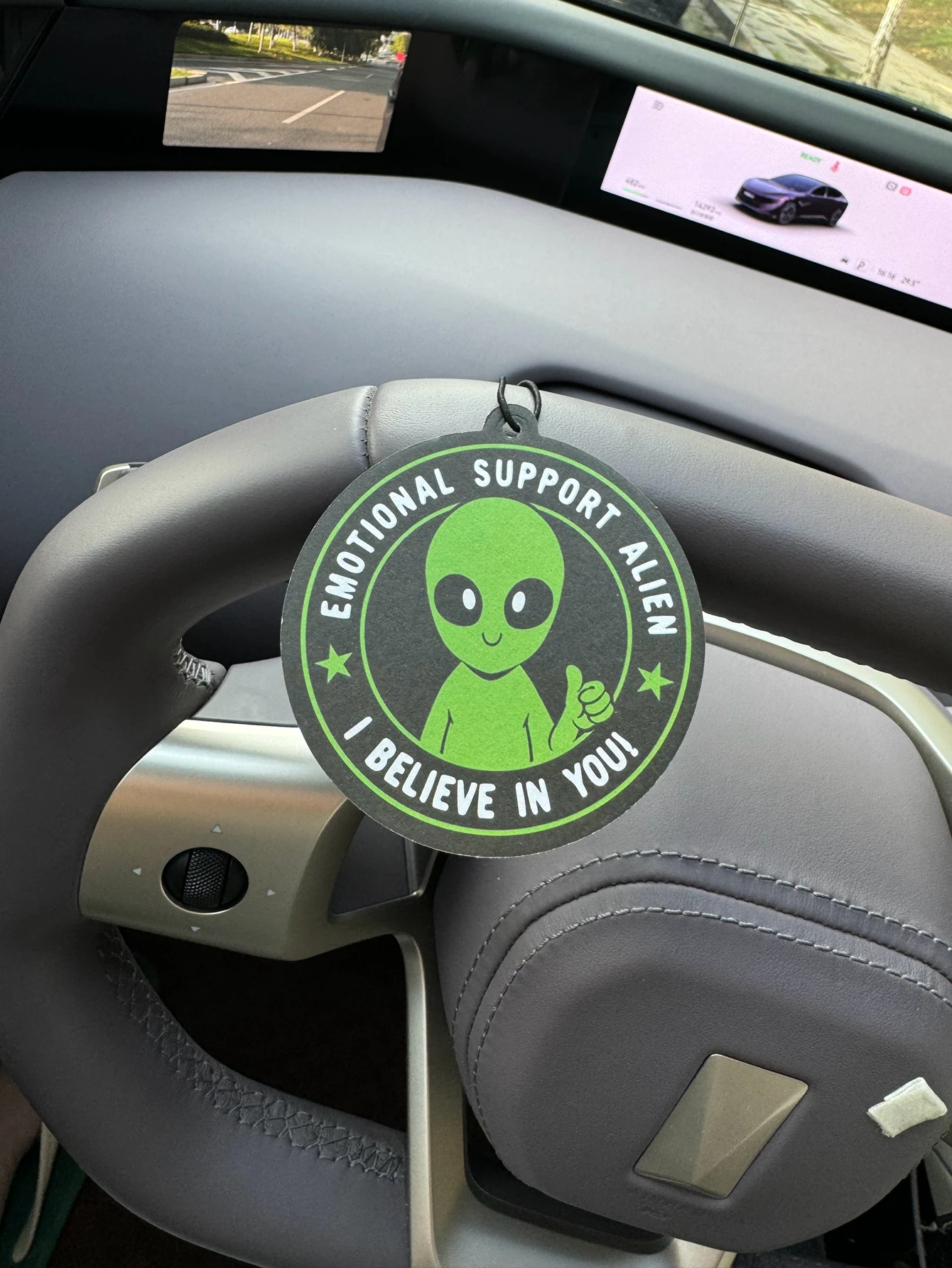 Emotional Support Alien Alien Scented Bahamian Sea Breeze (Romantic Fragrance) Neutral Car Perfume and Non-Toxic Air Freshener |   Natural Essential Oils and Aromatherapy Scent Tablets (Noroili/Grapefruit/Cedar) |   Hanging Type and Dual-Purpose with Vent Clip |   Long-Lasting Fragrance for 60-90 Days |   Deodorize and Purify the Air |   Suitable for Use in Cars, Homes, Wardrobes, and Bathrooms. |   Cartoon Animation Design |   Same Fragrance as the One in the Store. view 5