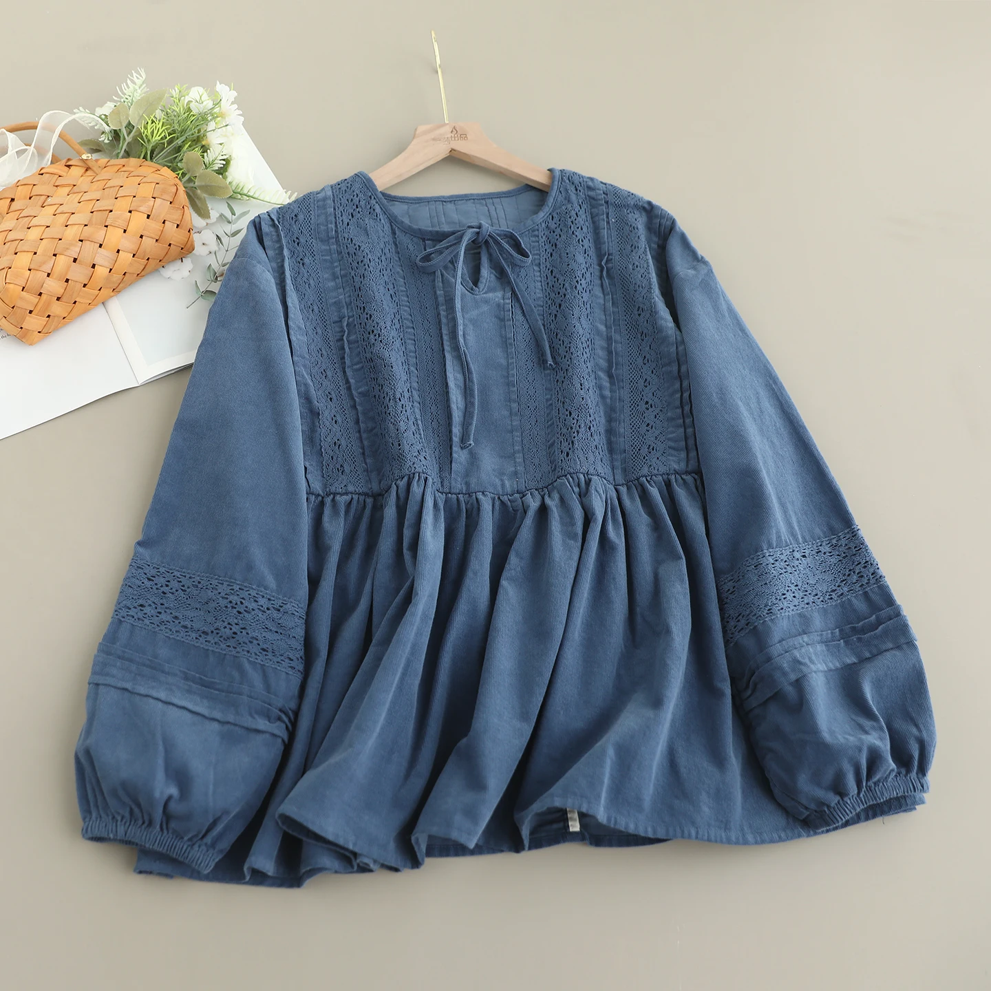 Camicie di velluto a coste patchwork di pizzo tinta unita dolce giapponese Mori Girl Camicetta casual da donna autunno con lacci o-collo manica lunga a sbuffo
