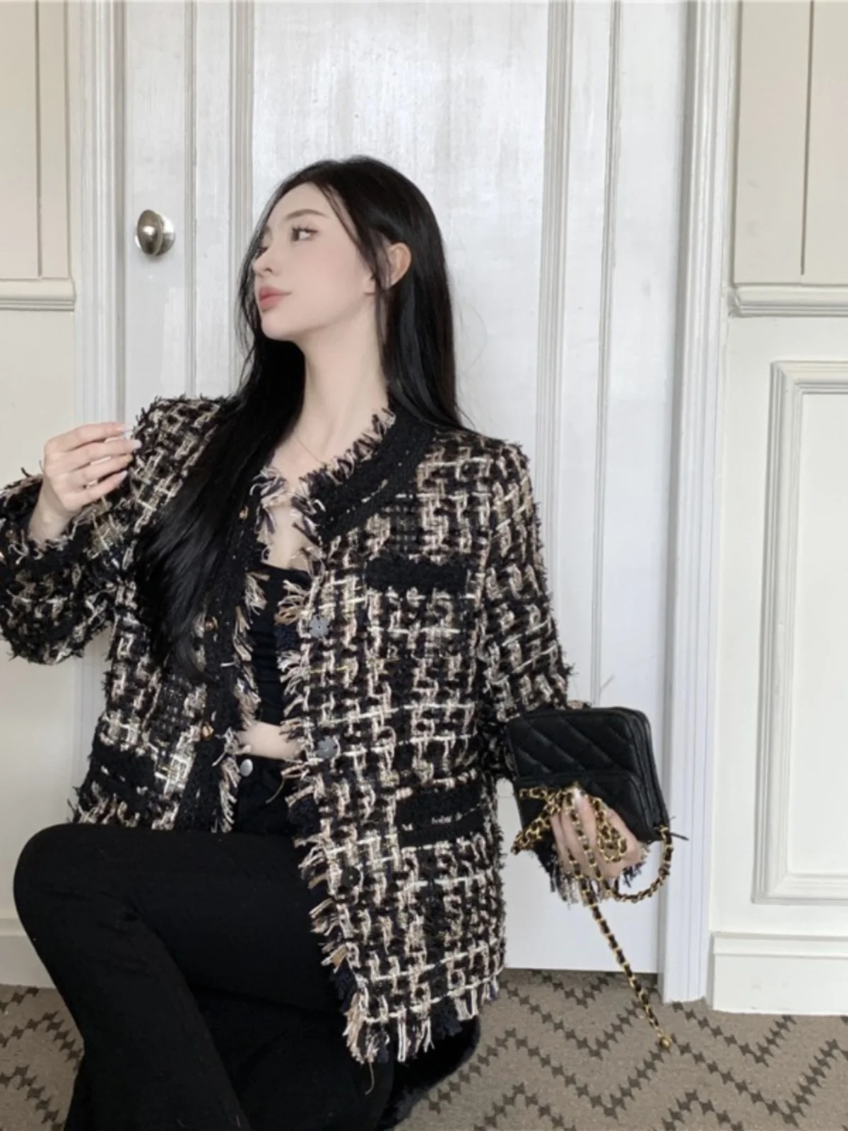 معطف نسائي أنيق من قماش البوكليه مع شراشيب محبوكة ومضفرة بأسلوب عتيق عالي الجودة من البوليستر بأكمام طويلة لربيع 2024