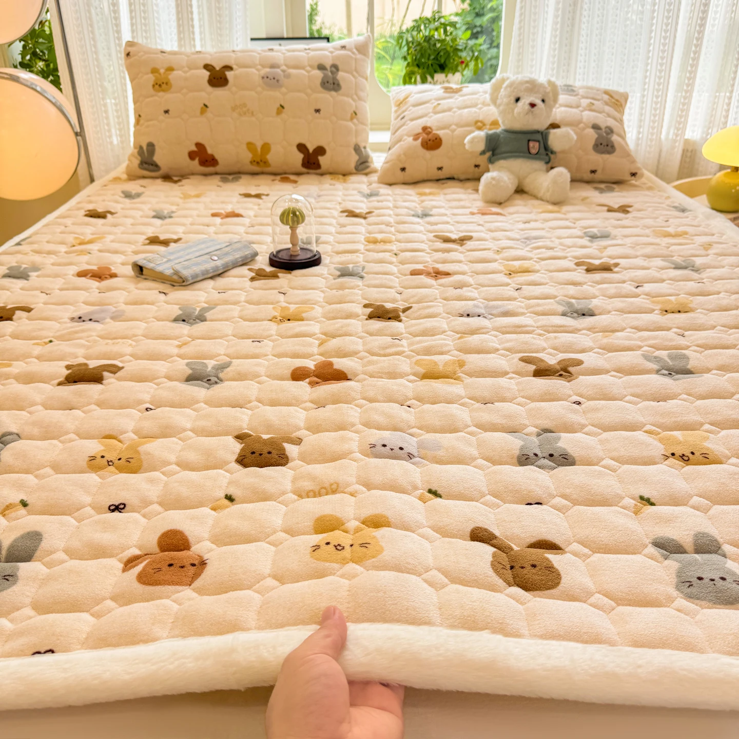 Thickened Warm Milk Fleece Mattress Topper Single Double Size Anti-slip Mattress Pad with Elastic Bands Autumn Winter Bed Sheet