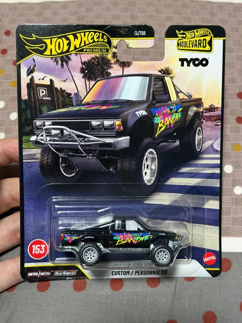 Hot Wheels 2026 Boulevard 1980 Datsun 720 King Cab Baja Custom 1:64 Diecast Alloy Metal Body Car Collectible for JDM Truck Fans