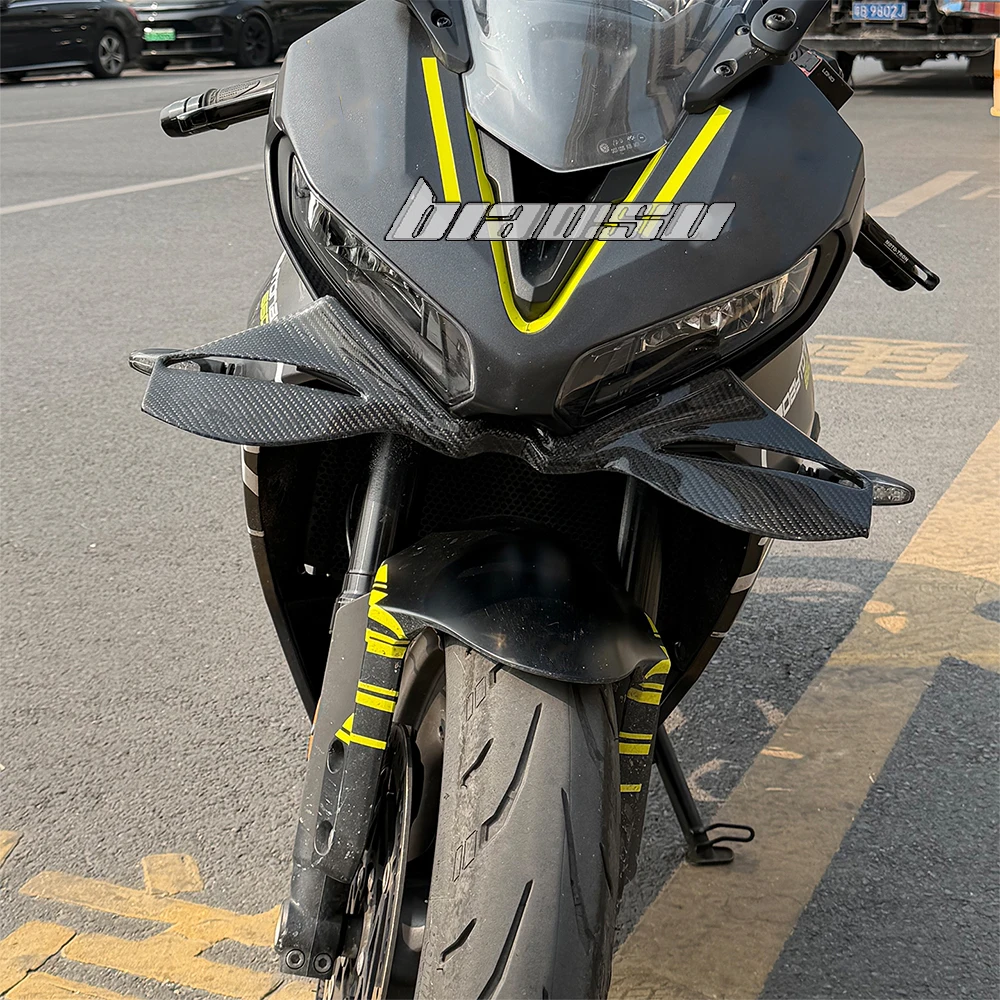 Passend für Triumph Daytona 660, 100% Echtcarbon Frontspoiler, Unterer Spoiler, Untere Lippe, GP-Flügel, Downforce Naked Frontspoiler 2024+