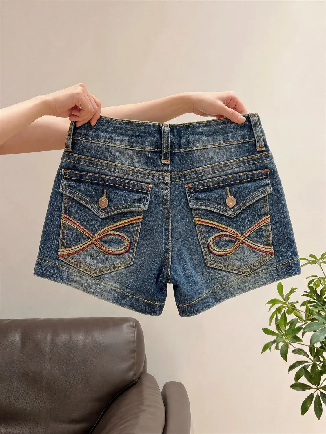 Retro Women's Shorts Fashionable Versatile Low Waist Straight Leg Pants American Style Embroidered Denim Shorts Summer New