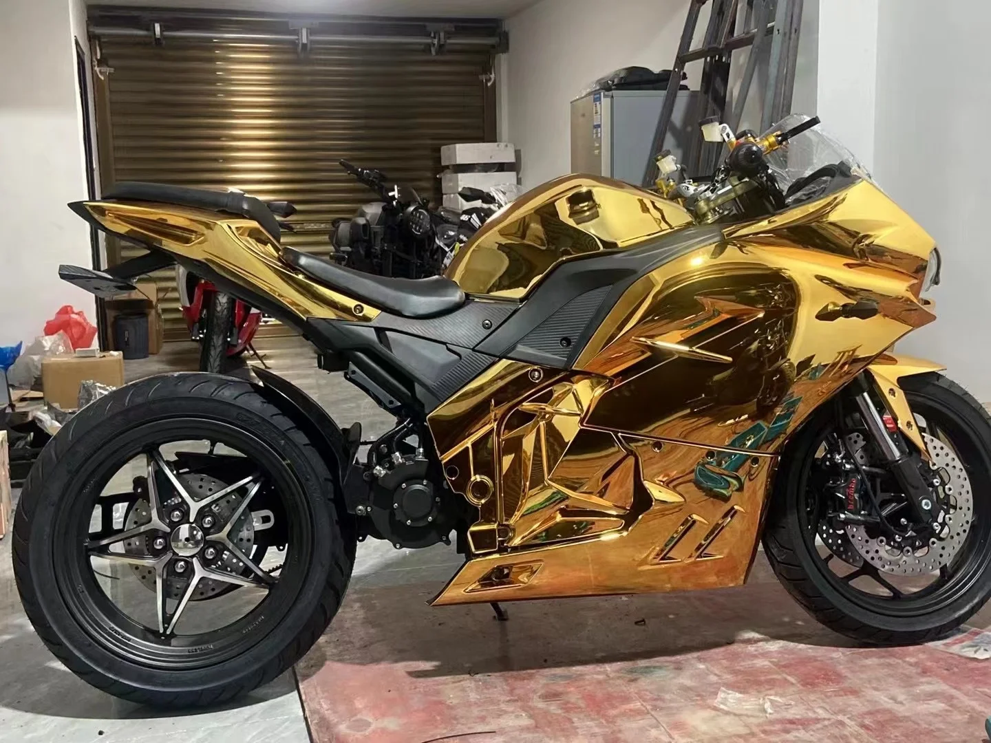 STLF 2026 New Ultra-long Power Electric Motorcycle That Can Be Used for City Riding and Traveling