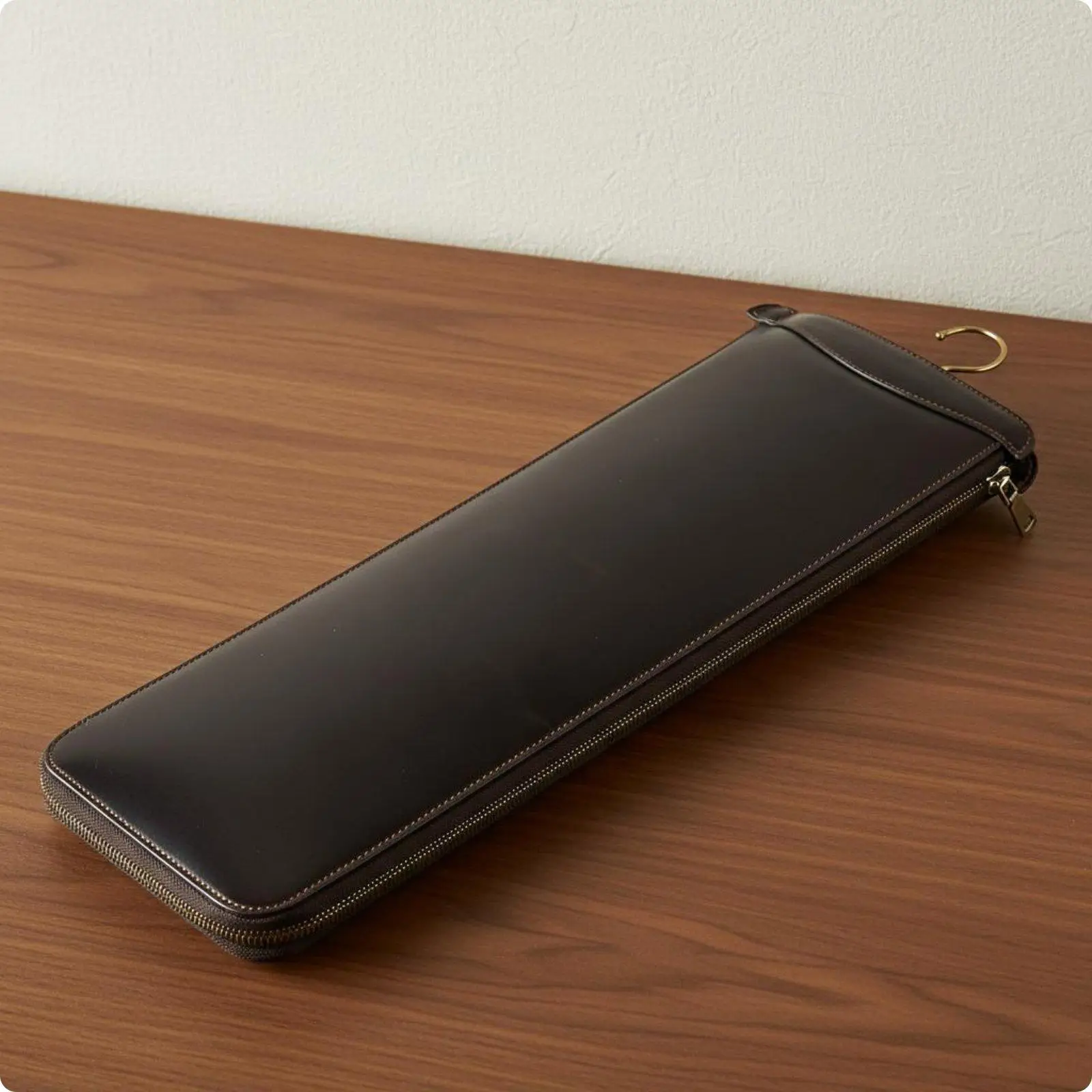 Compact Tie Storage Organizer Oil Tanned Leather Travel Tie Box Keeps Ties Flat with Hanger for Closet or Door
