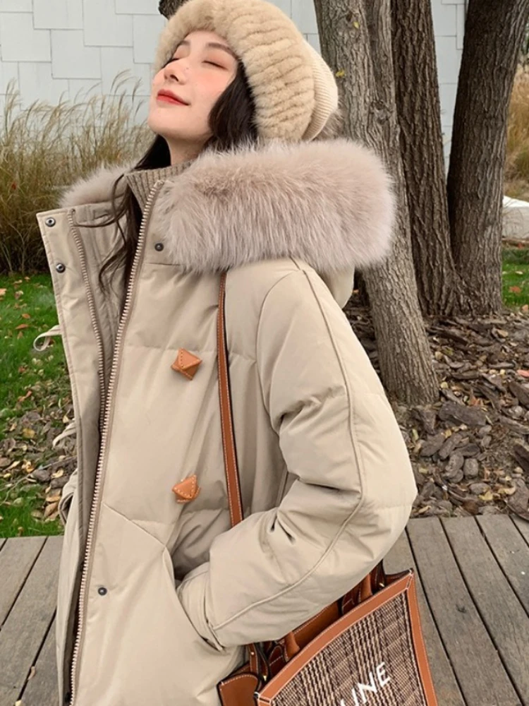سترة قطن عادية لخريف وشتاء 2025 النسخة الكورية كبيرة بياقة من الفرو مع قلنسوة سترات دافئة فضفاضة فوق الركبة معطف قطني #4