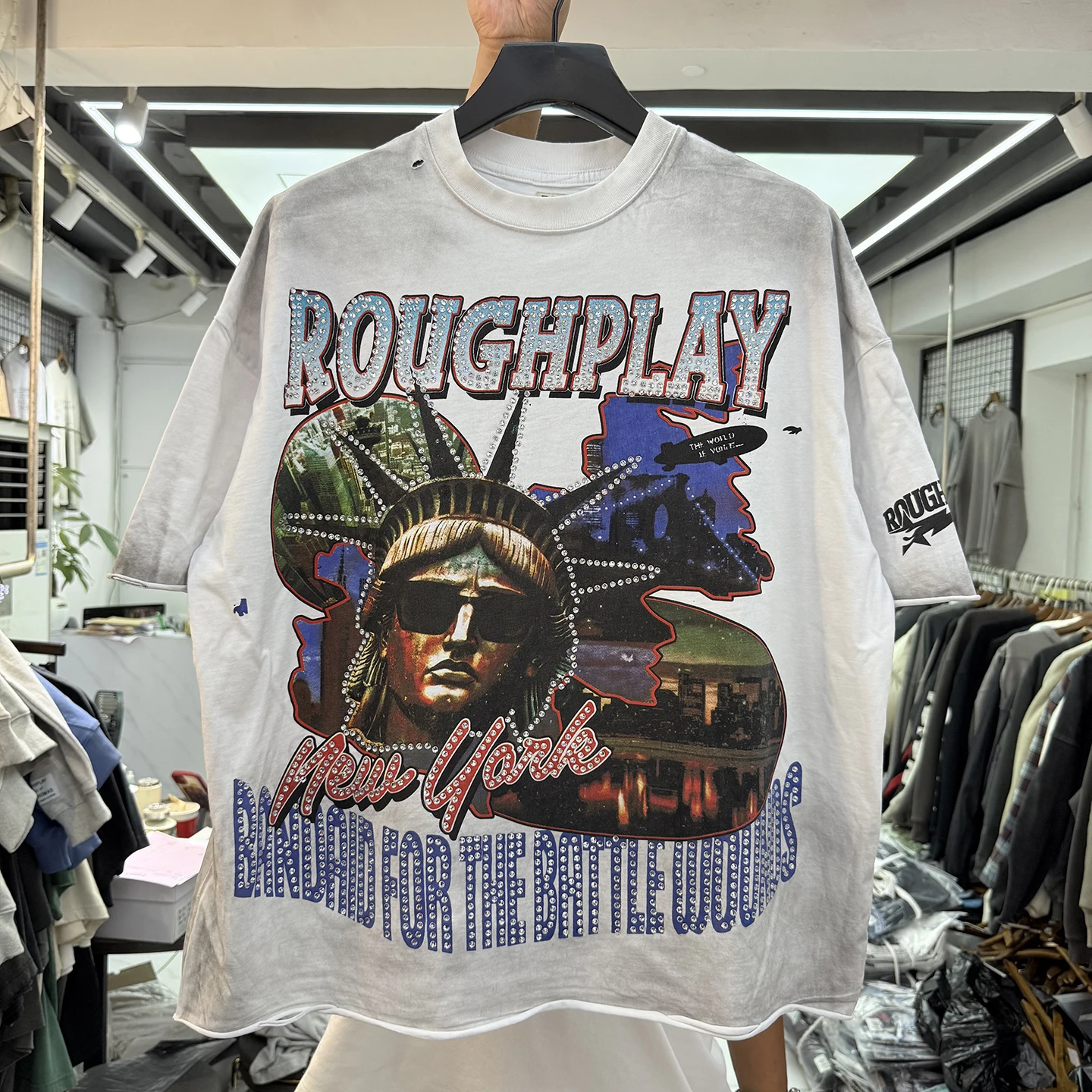 Retro American Worn-look Letter Print Flashing Diamond Short Sleeve Loose Casual T-shirt Unisex Vintage Hole Punch T-shirt