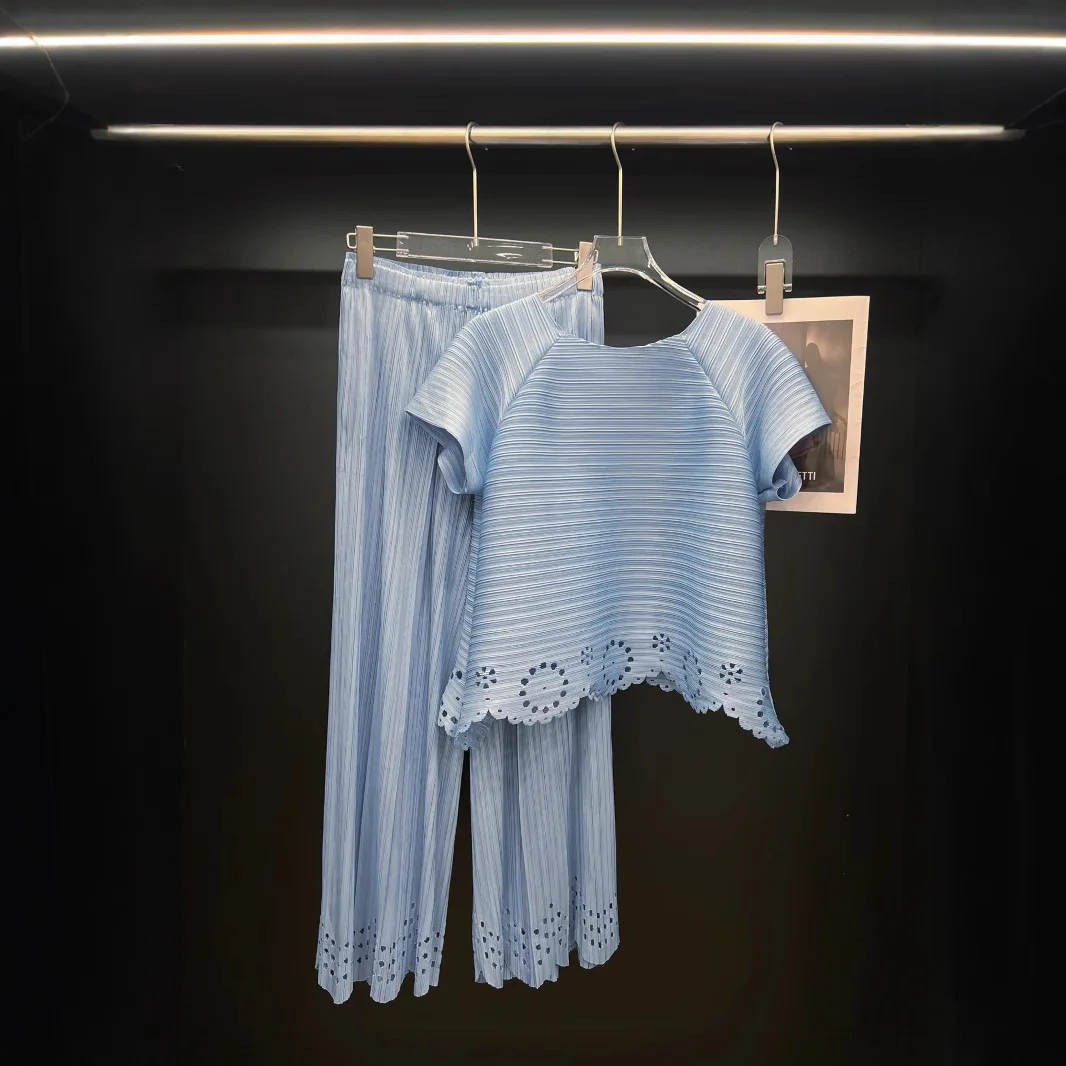 

ALSEY Short-sleeved T-shirt Women Large Size Super Nice Loose Top + Nine Trousers Two-piece Miyake 2025 Summer New Women's Suit