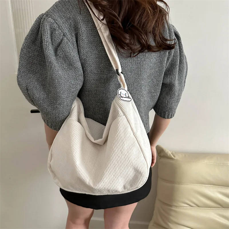 

Your go-to corduroy bag. Spacious, stylishly Korean-inspired, and perfect for work or class. Effortlessly cool.