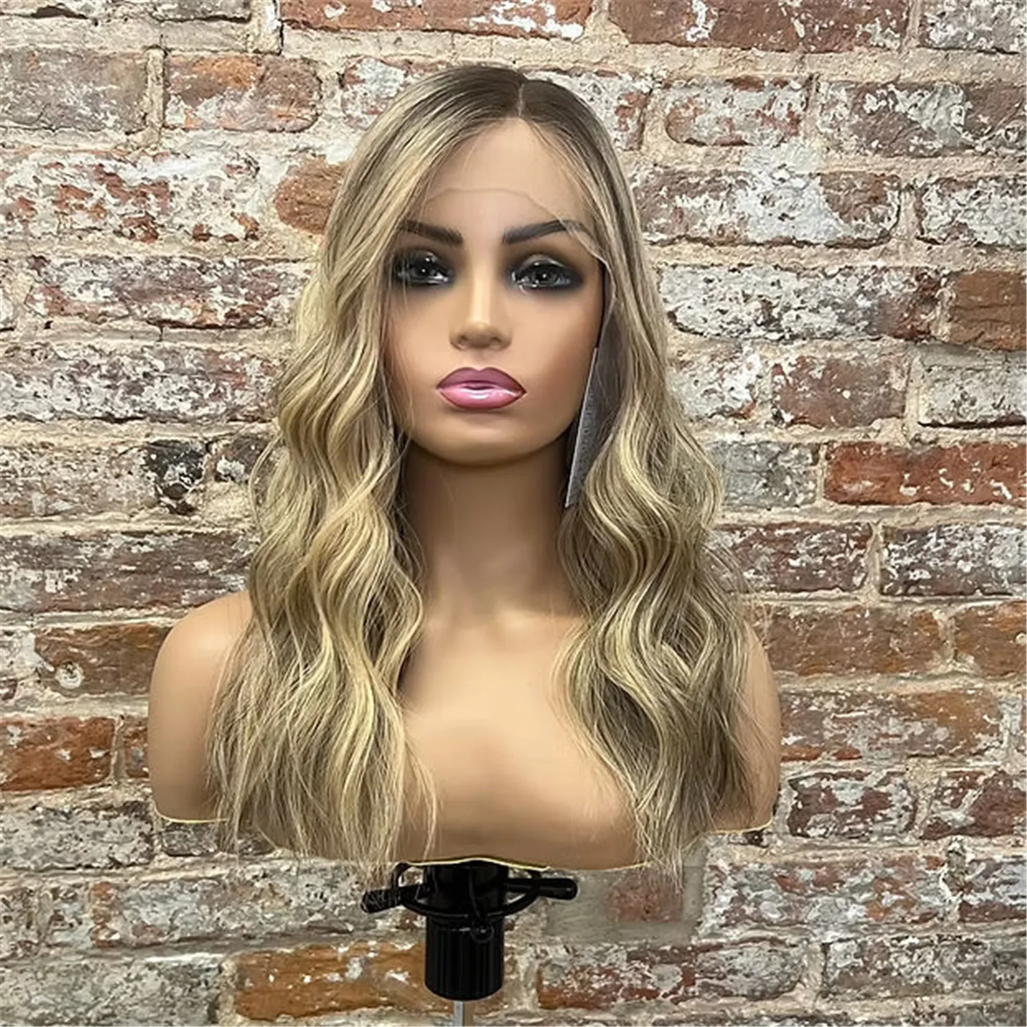 

16-дюймовый светло-коричневый натуральный синтетический парик с боковым пробором для повседневного использования, вечеринок и косплея, 150% плотность, без клея, реалистичный вид, женский