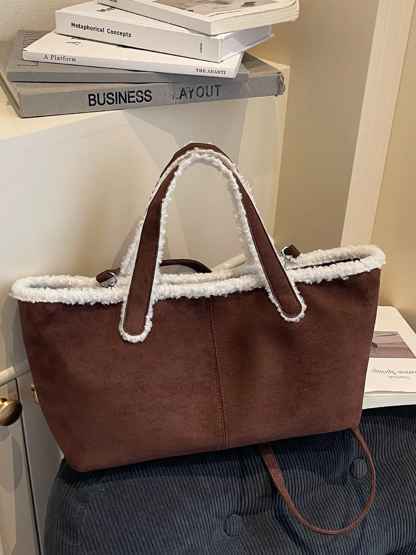 

Retro Large Capaci oulder Bag Mixed Media Plu Handbag Faionable Commuter Bag Soft PU Strap Zipper Closure Daily Use