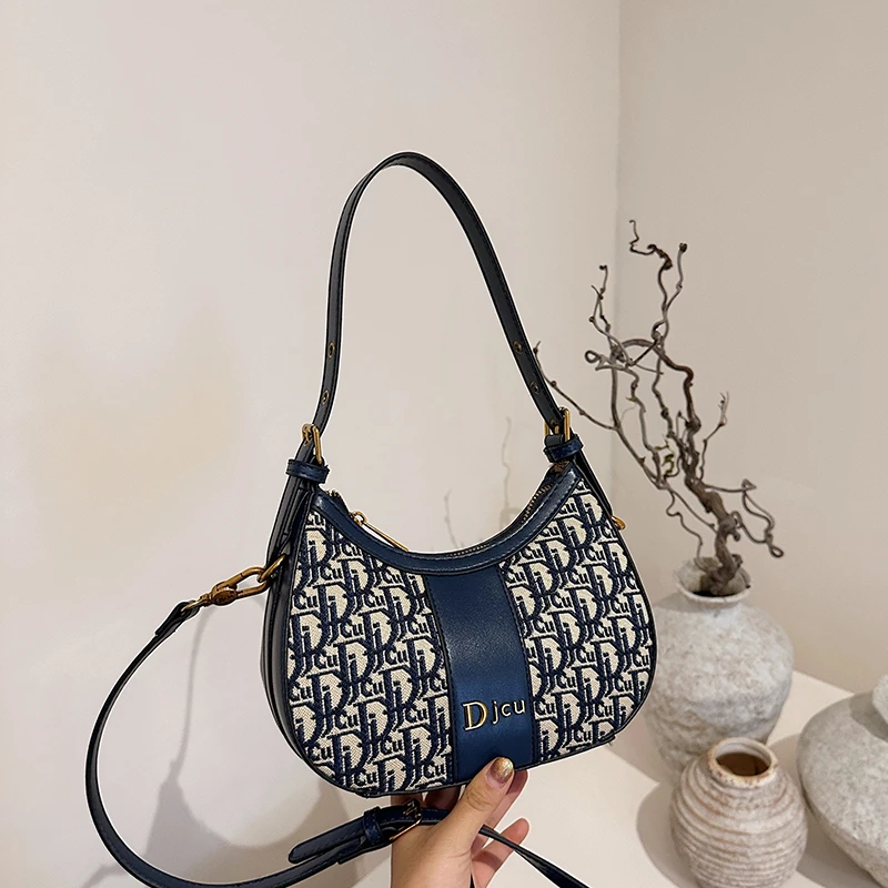 

High-End Minimalist Vintage Crossbody Bag For Women With Trendy Letter Logo Design And Large Capacity Solid Color