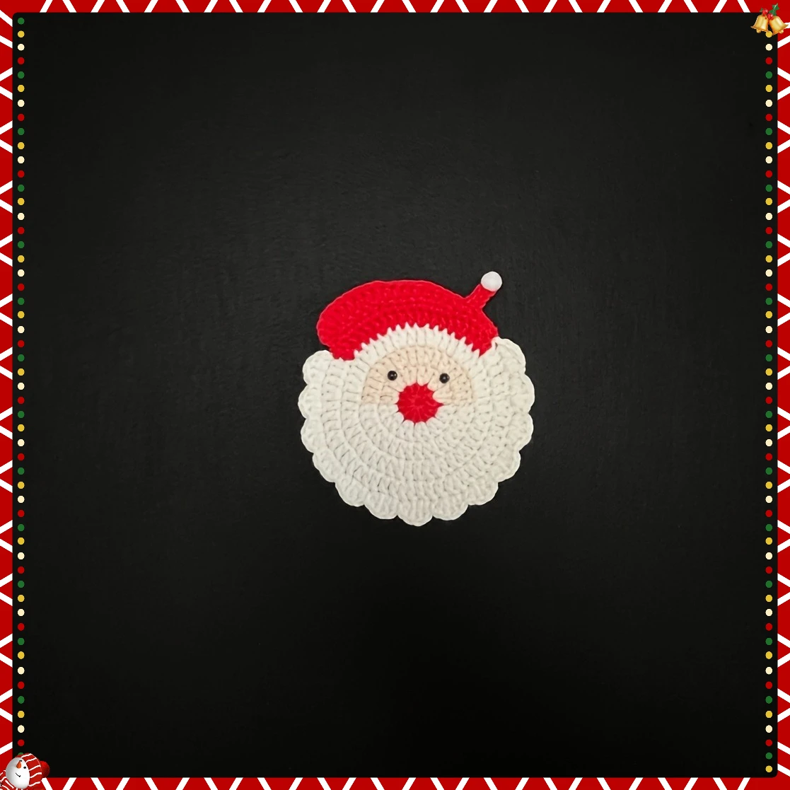 قاعدة كروشيه سانتا كلوز مصنوعة يدويًا - ديكور عيد الميلاد باللونين الأحمر والأبيض الاحتفالي، قاعدة شرب لإعداد طاولة العطلات