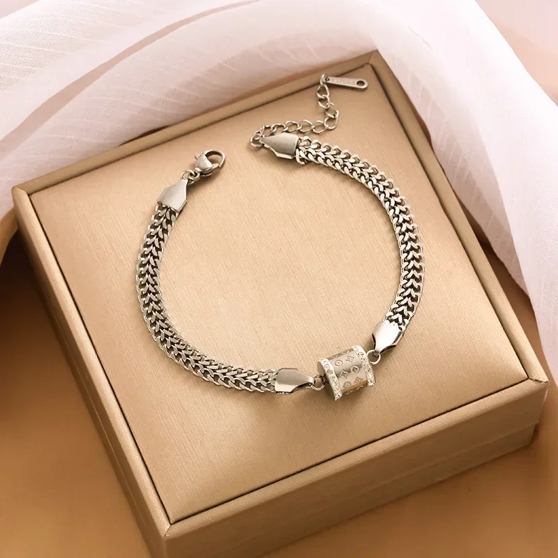 В 2025 году с микро-цепочками из белого циркона, инкрустированными цеми, созданием крипто-моды, вы можете все носить золотое кубинское колье.