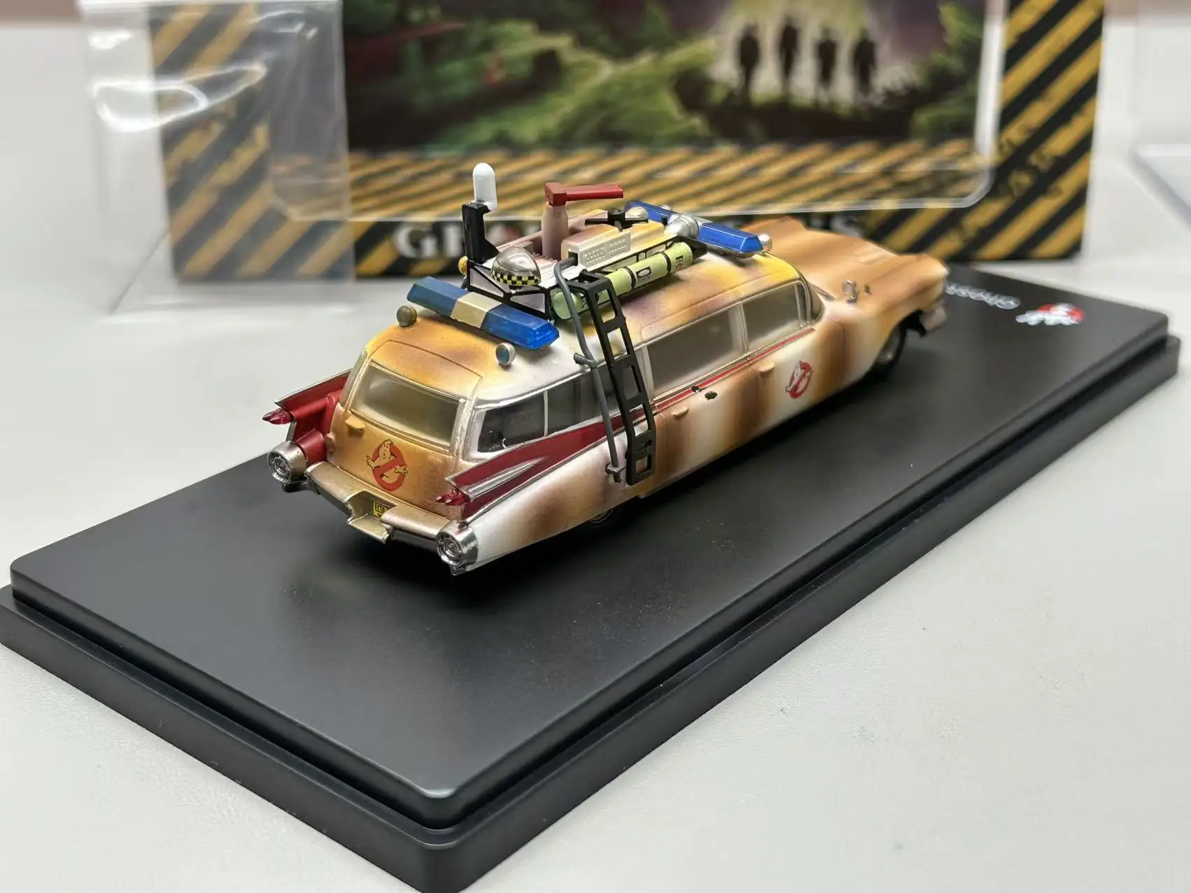 ys-1-64-ミラー・メテオール-1959-エクト-1-ゴーストバスターズ-ダーティバージョン-ダイキャストモデルカー