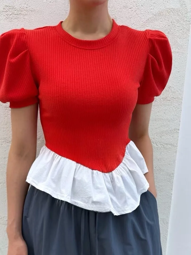 เสื้อยืดทรงเข้ารูปสำหรับผู้หญิง แต่งระบายชายเสื้อ สีสันสไตล์วินเทจ รุ่นใหม่ล่าสุดสำหรับฤดูร้อน สวมใส่สบาย ระบายอากาศได้ดี