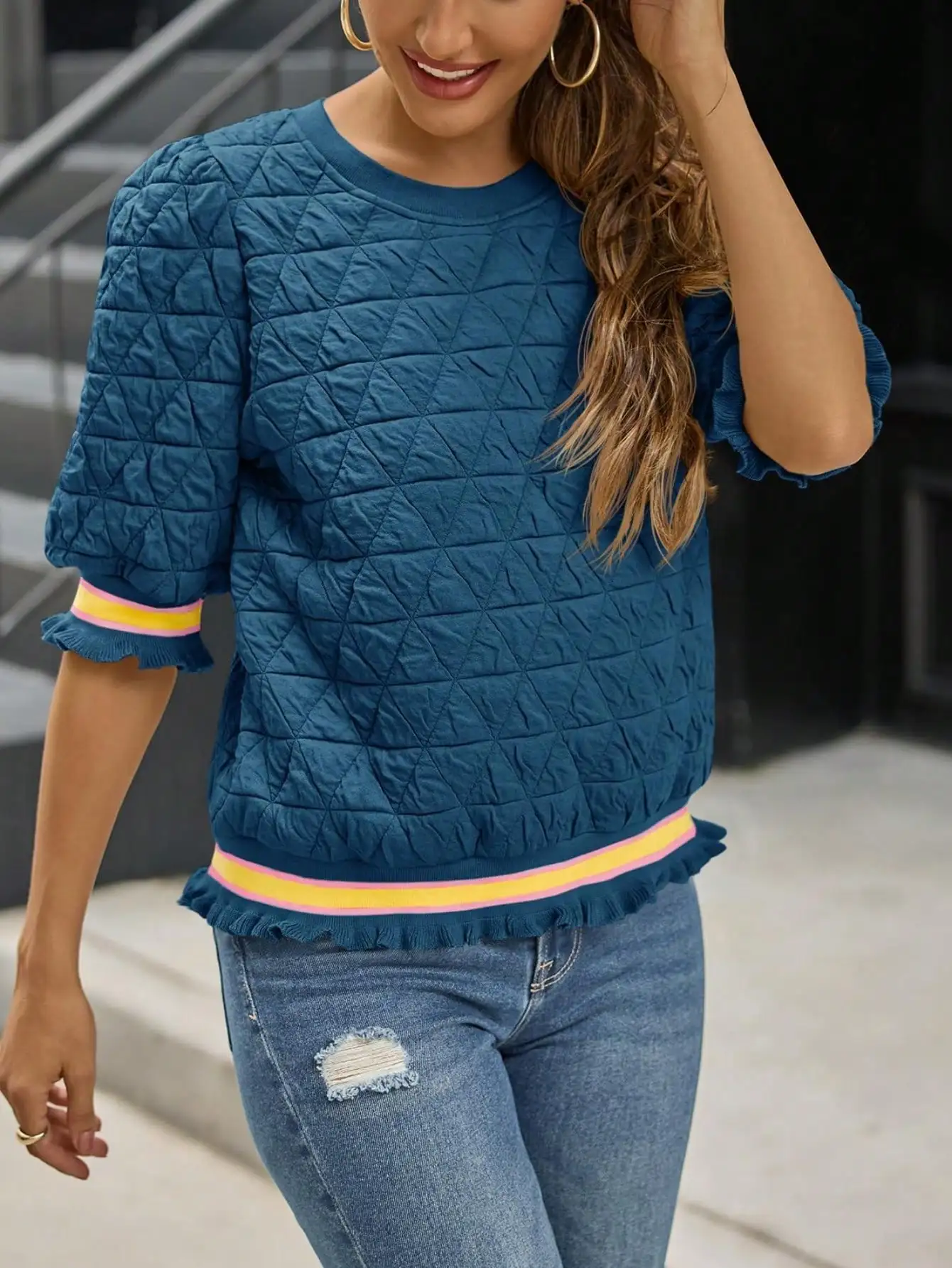 Fisoew Top tipo jersey corto con estampado acolchado para mujer, sudadera informal con cuello redondo y manga acampanada y dobladillo con volantes