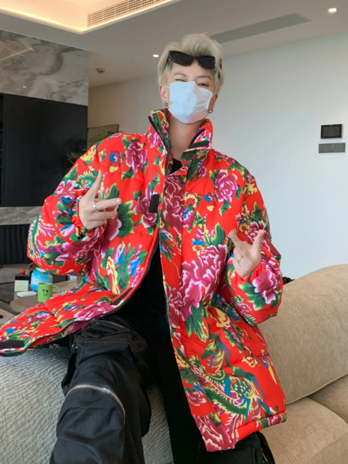 

Молодежная утепленная зимняя куртка в мужском стиле, хлопковое пальто с крупным цветочным принтом в стиле Северо-Востока, модная брендовая одежда для студентов, хлопковая одежда для сна...