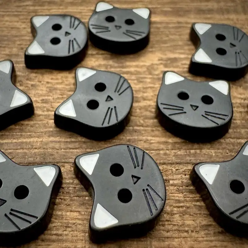 10 Stück dekorative Verschlüsse für Kleidung, niedliche Katzenknöpfe mit Ohren, aus Kunstharz, zum Basteln und für DIY-Projekte, zum Nähen und für kreative Arbeiten. – Detail 3