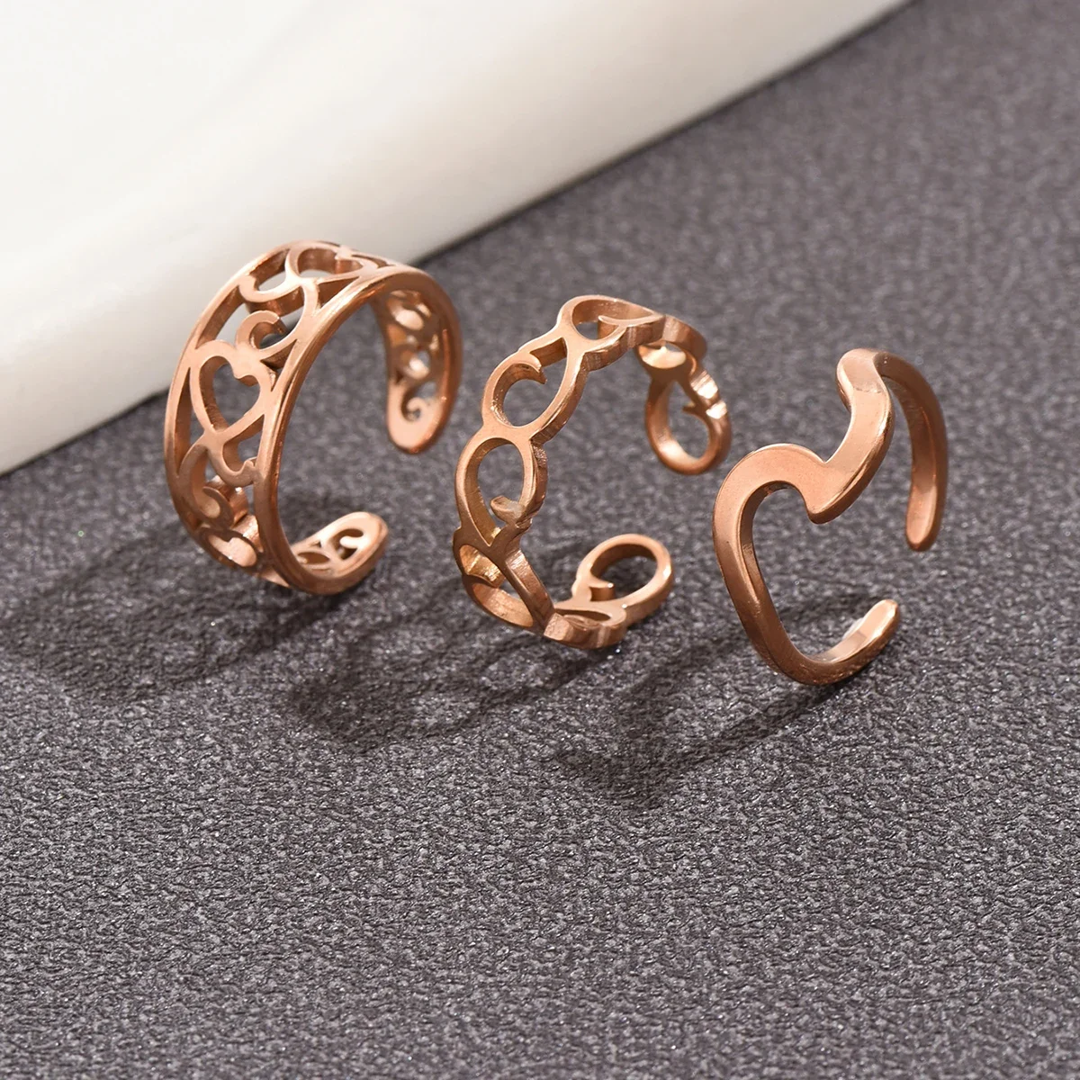 3 stainless steel gold-plated foot rings Hollow heart wave eagle beak Toe rings for men and women summer beach wear