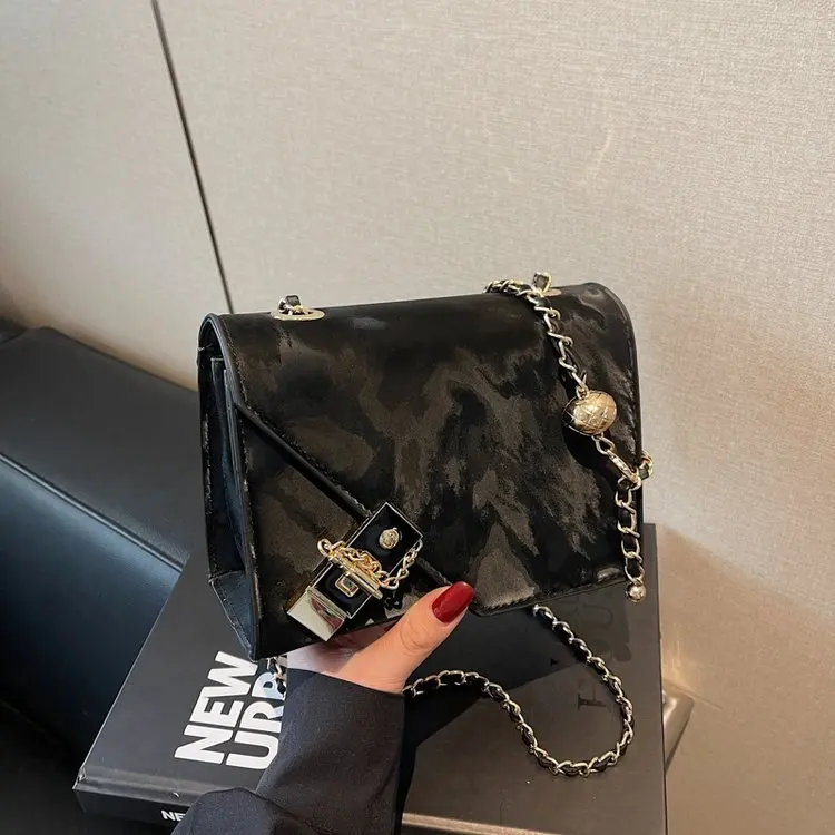 

​​"2025 New Korean Style Chain Square Bag - Women's Fashion Solid Color Small Messenger Bag, Versatile & Simple"​​