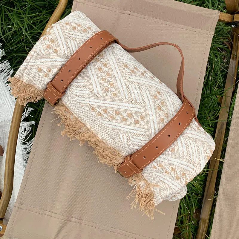 

New Checkerboard Knitted Thickened Camping Blanket Picnic Mat Fashionable Tassels in Stock Leather Handles