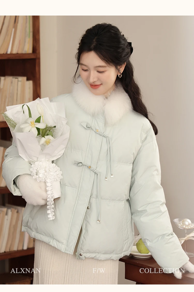 ALXNAN Women's Winter Down Jacket 2025 New Bean Green Short Down Jackets Chic Button Fur Collar 90 White Duck Female Coat L51651