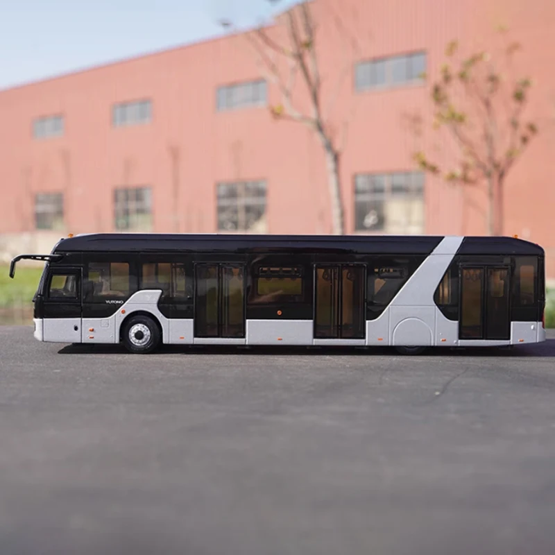 Diecast 1:42 Scale Yutong Airport Shuttle Bus AB14E Bus Alloy Simulation Model Collection Souvenir Static Display Boy Gift Toy