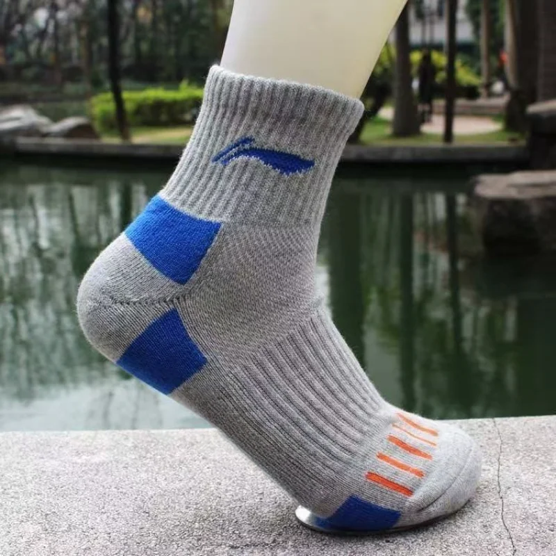 جوارب تنس طاولة كرة الريشة الجديدة عالية الجودة متينة وأنيقة مع نعال قماش تيري سميكة غير قابلة للانزلاق وجيدة التهوية