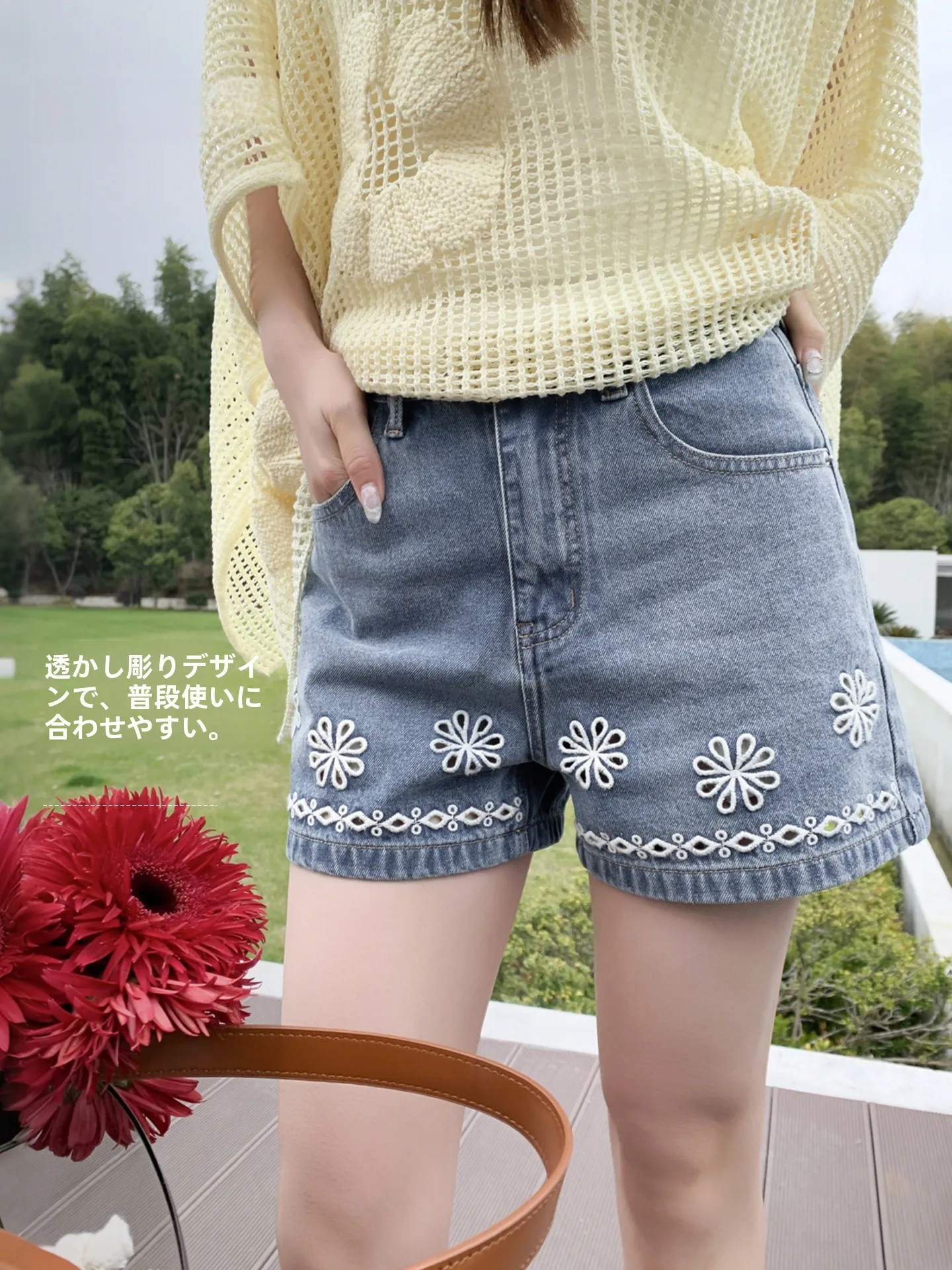 

Джинсы с высокой талией и вырезами, женские, летние, модные, для повседневной носки, из смесового хлопка, дышащие, свободного кроя, с машинной вышивкой