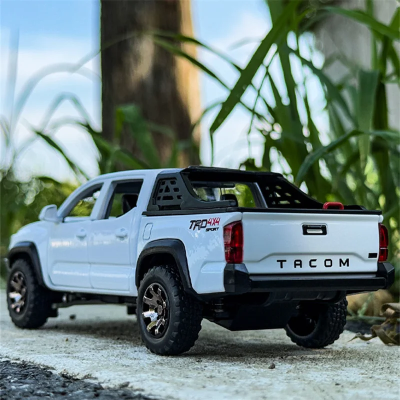

1/32 Tacoma Pickup Alloy Car Model Diecasts Metal Off-Road Vehicles Car Model High Simulation Sound and Light Childrens Toy Gift