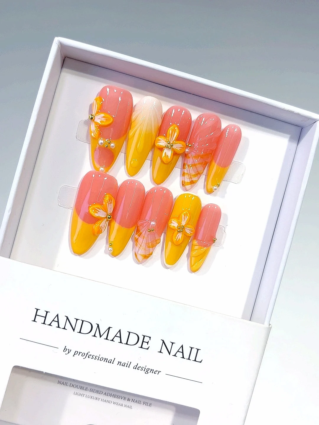 

Трехмерный резной дизайн ногтей во французском стиле с градиентом на кончиках пальцев (D477)