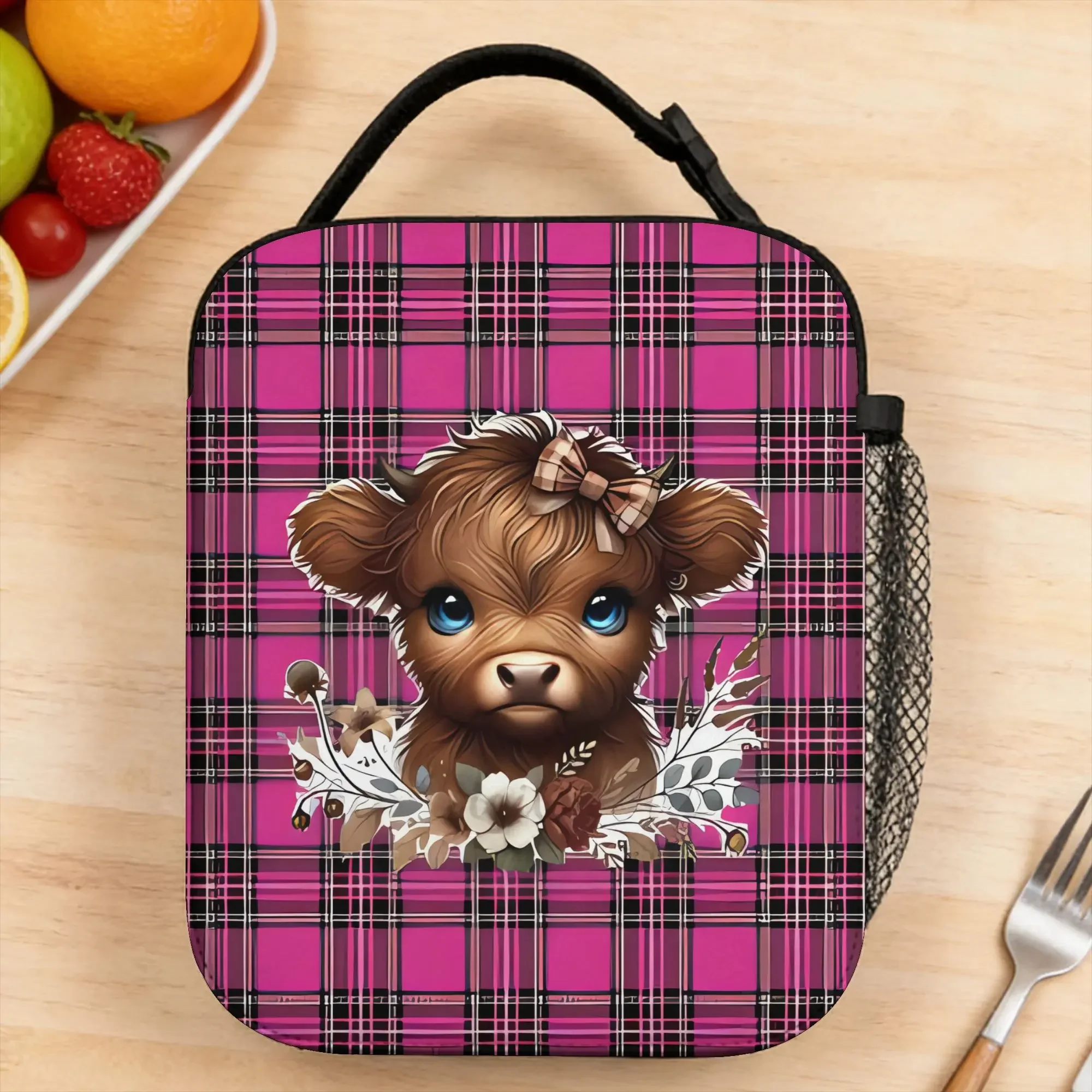 Highland Cow On Pink Plaid Background Lunch Bag For Unisex Outdoor Picnic Graphic Design Lunch Box Leisure Thermal Lunch Bags