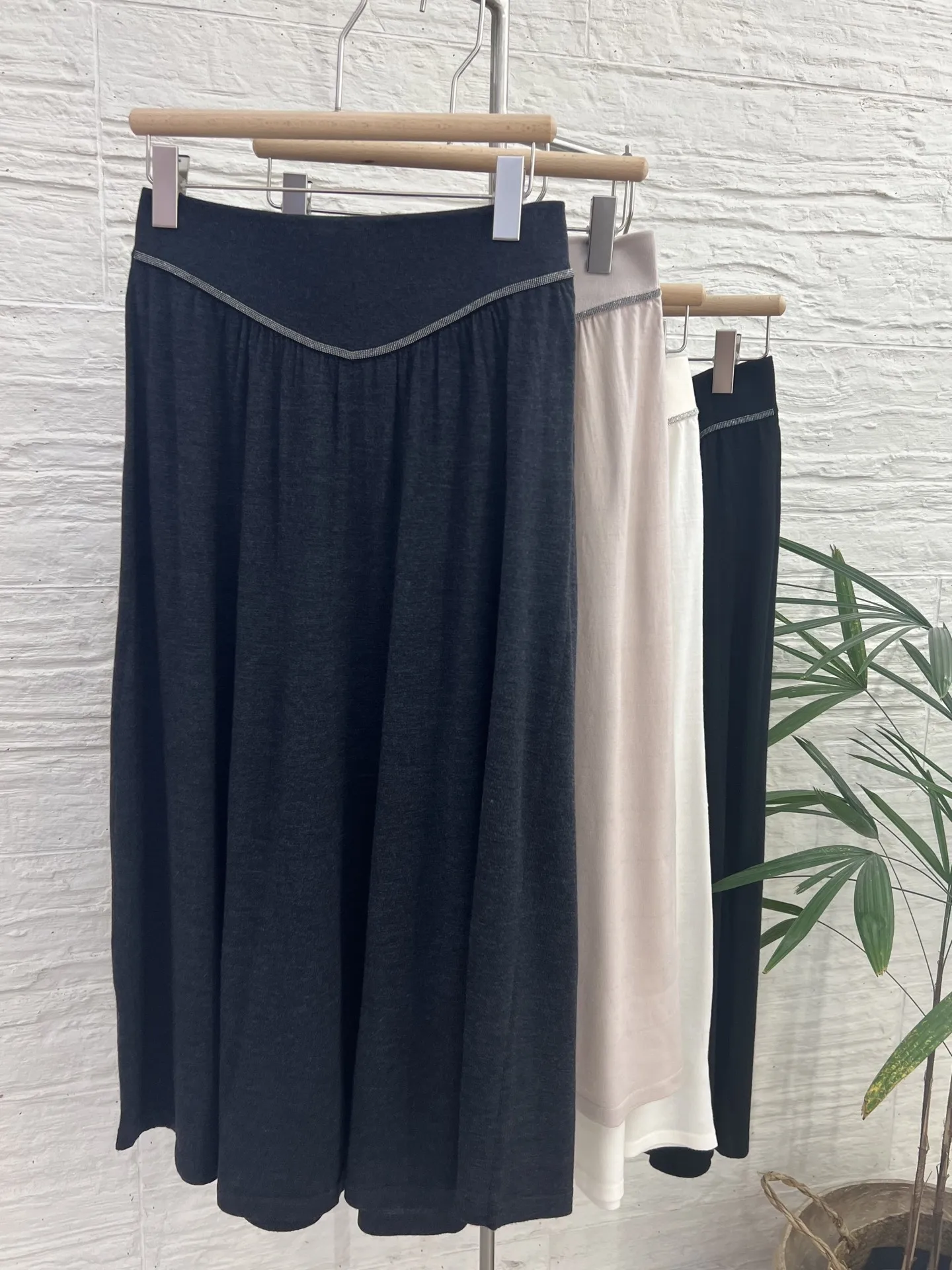 

Women's New Wool Bead Chain Flex Waist Mid-length A- line Skirt