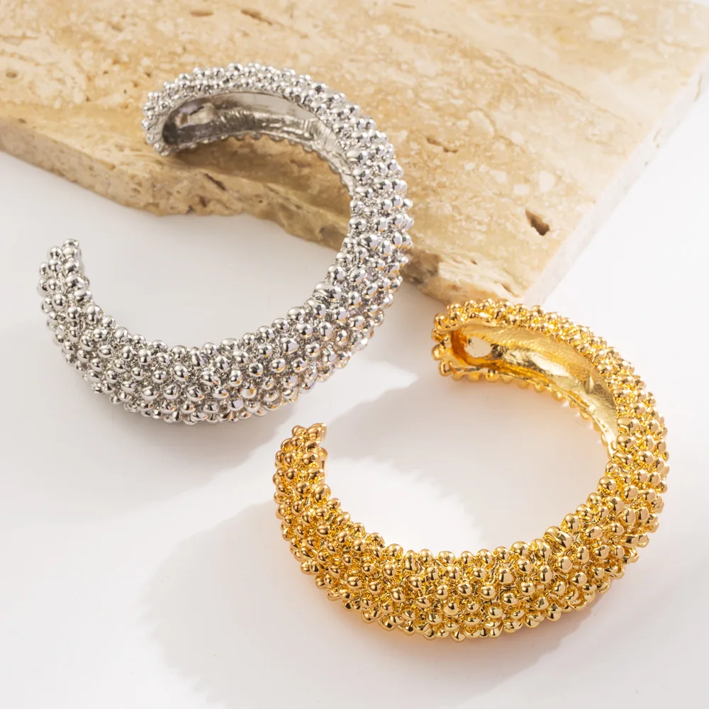 Design Retro Metal Spiral Ball Open-Ended Female Gold Luxury Advanced Bracelet Accessory