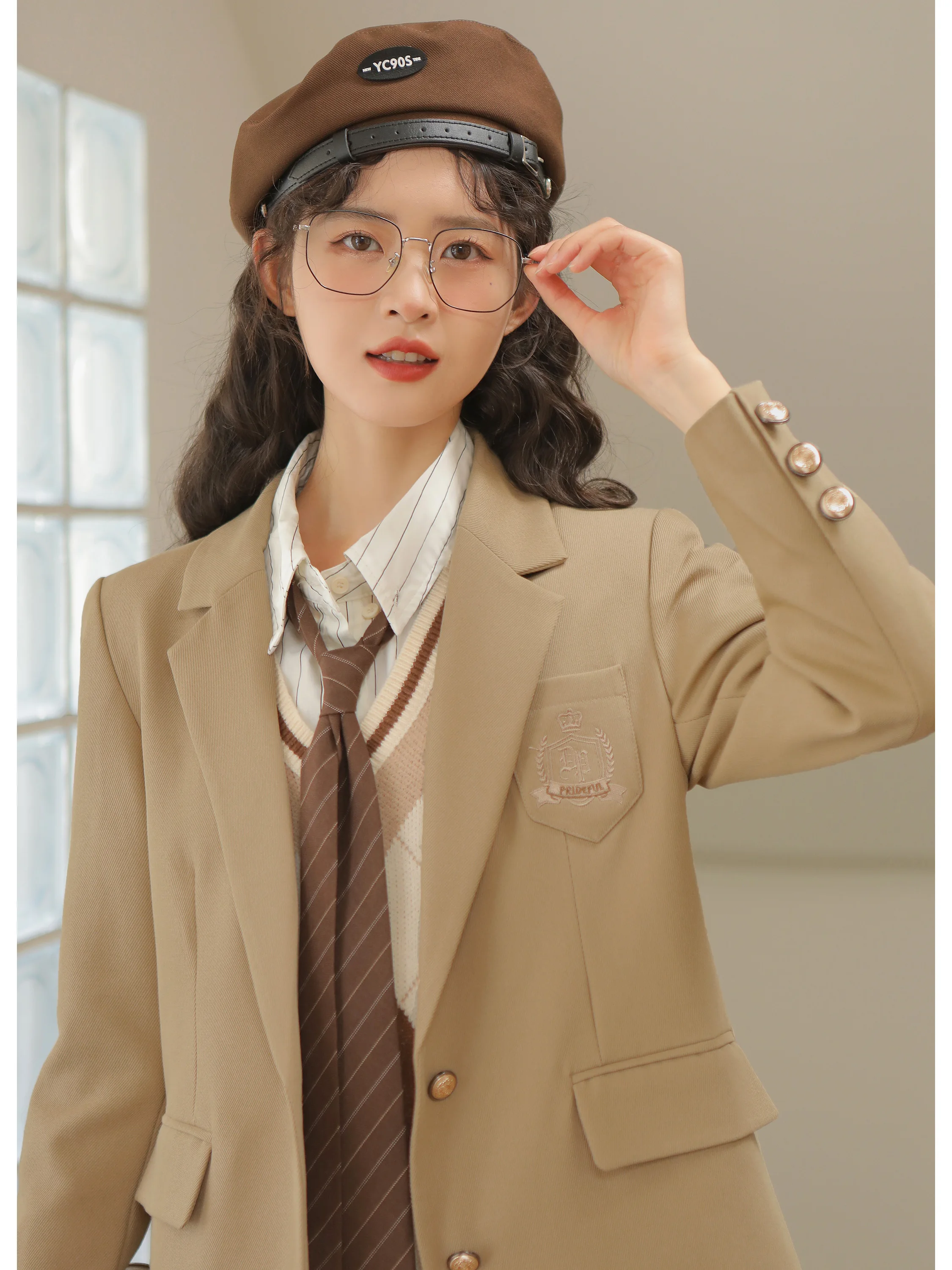 

Новый женский костюм Lingjiu 2025: свободный повседневный пиджак в британском студенческом стиле, весна-осень, прямой крой