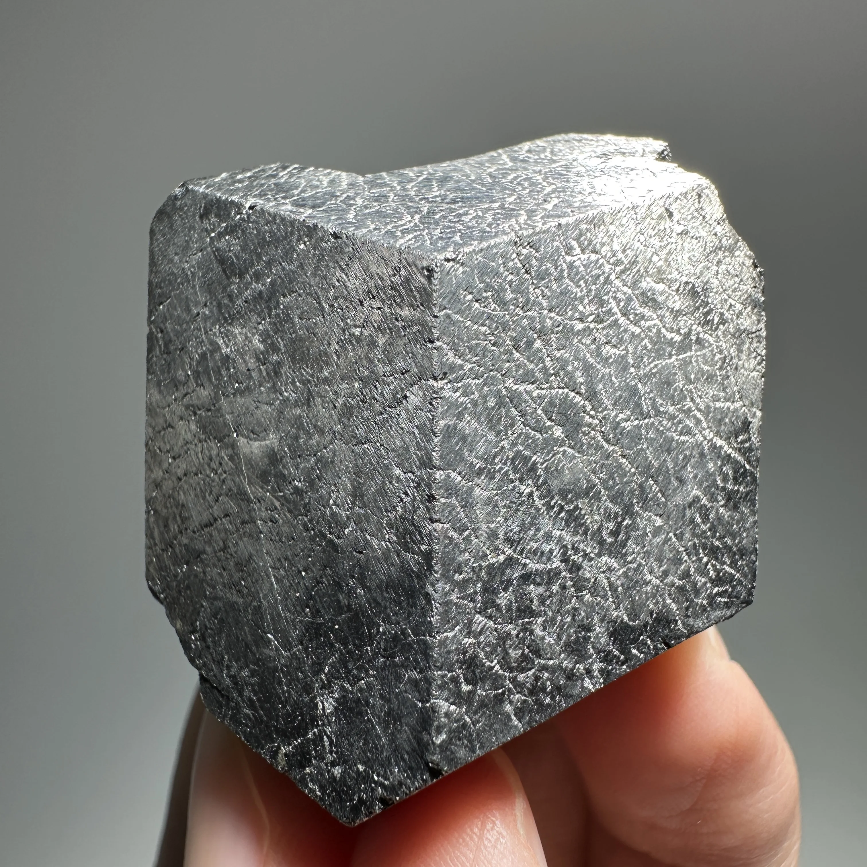 Natural Magnetite Crystal Cube Raw Black Magnetic Stone Mineral Specimen Quartz Healing Crystal Home Decor Collection Gift