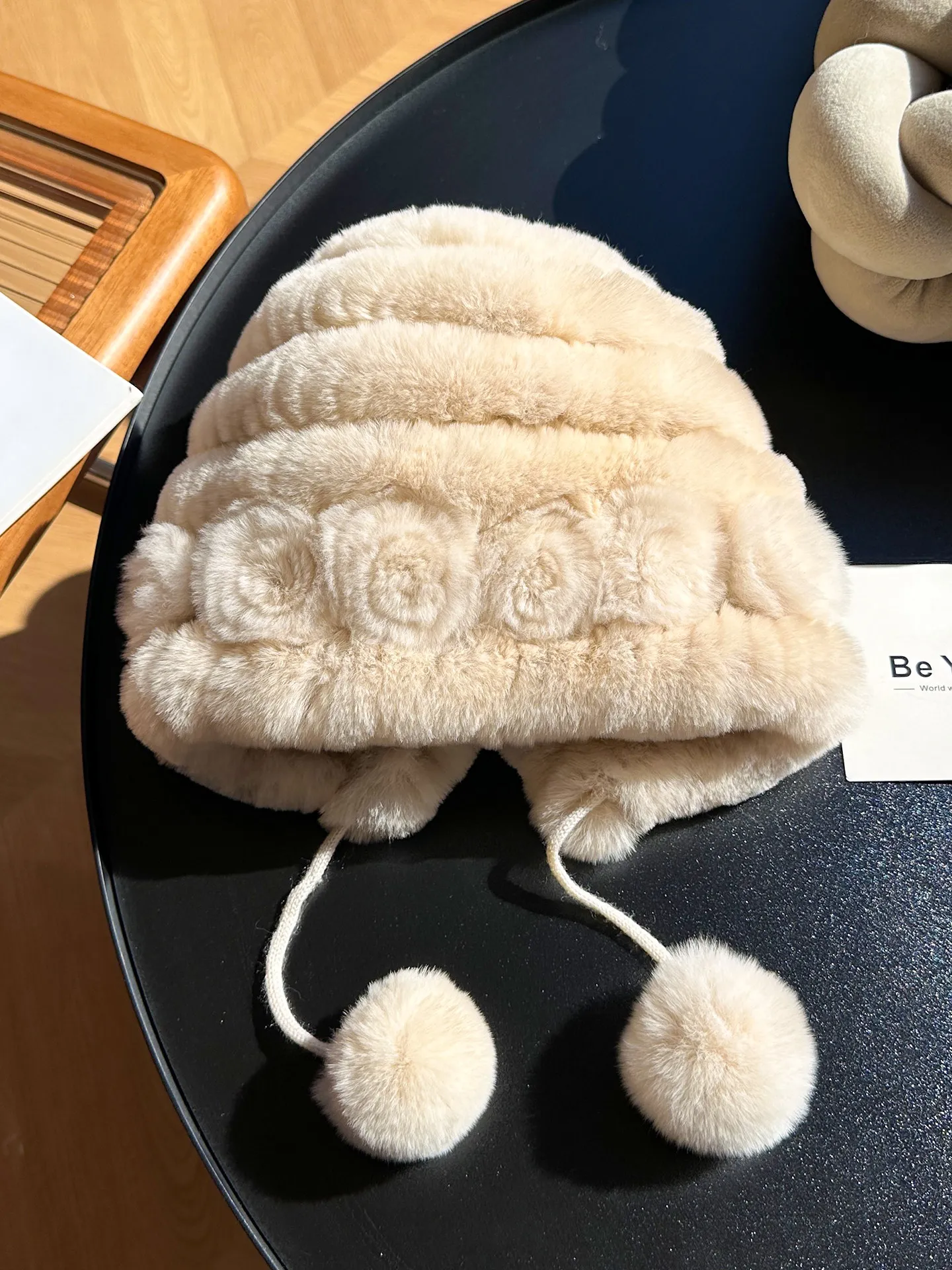 Echte Rex-Kaninchenfell-Mütze mit Blume, Winter-Herbst-Warmmütze, Bommel, flauschiger Ball, Ohrenschutz, niedliche Kopfbedeckung – Detail 23