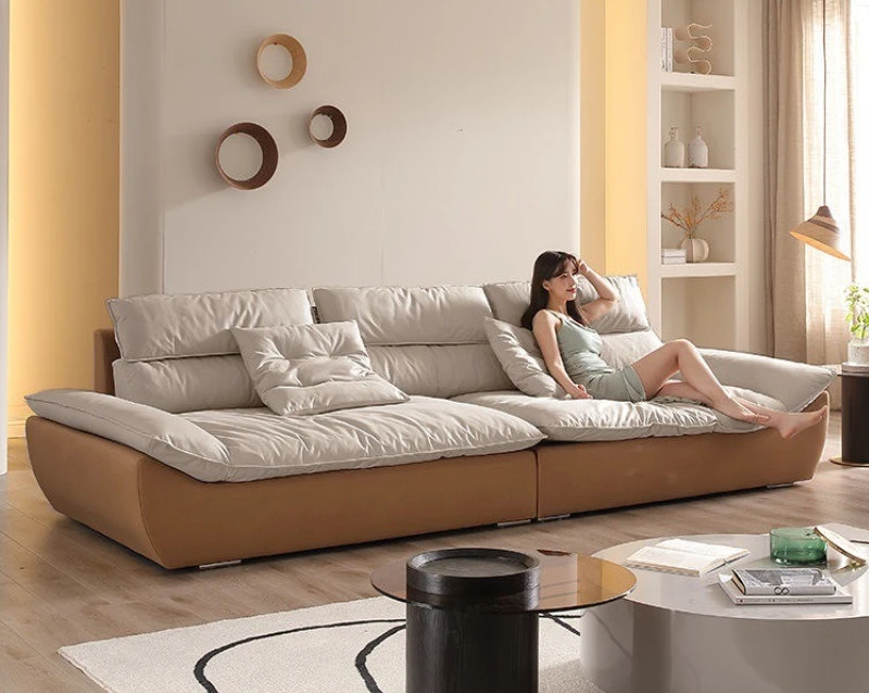 أريكة إبحار حديثة فاخرة وخفيفة الوزن، جلوس عميق للغاية، شقة صغيرة إيطالية بسيطة وبسيطة